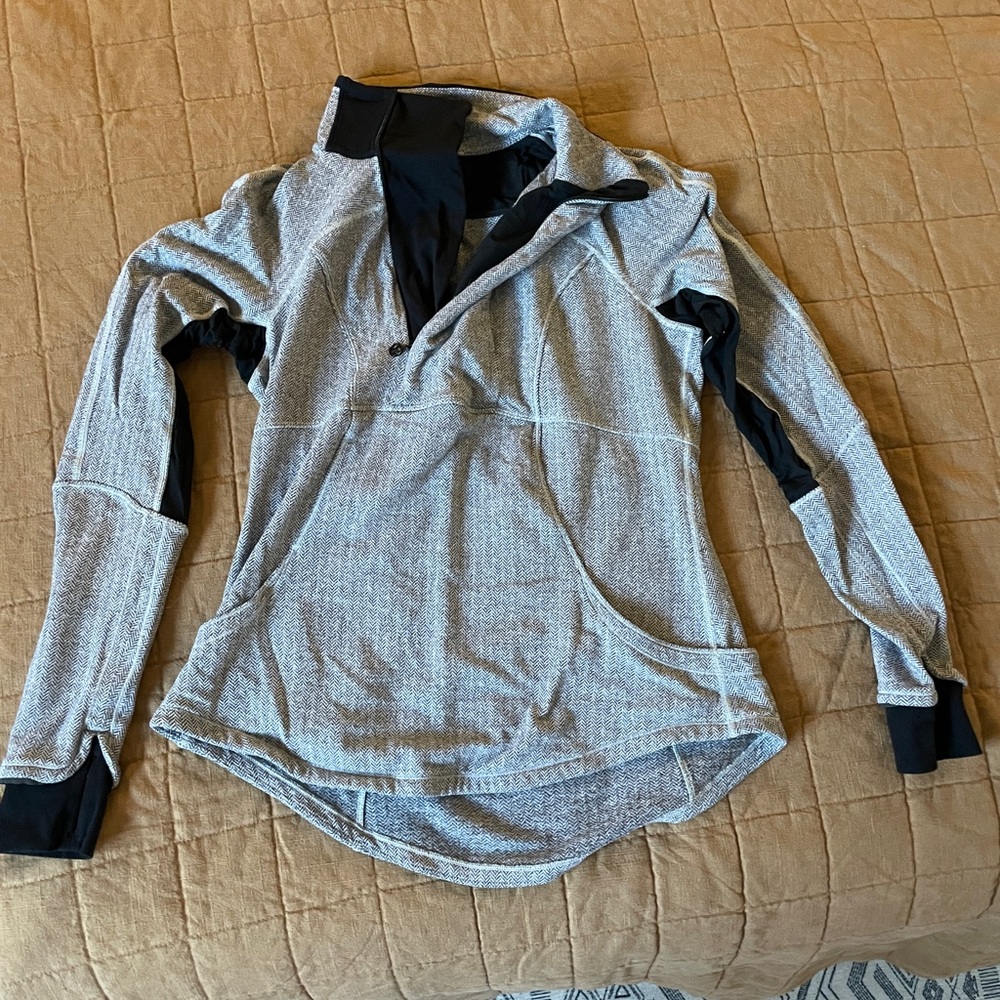 Lululemon Gray and Black Long-Sleeve Pullover